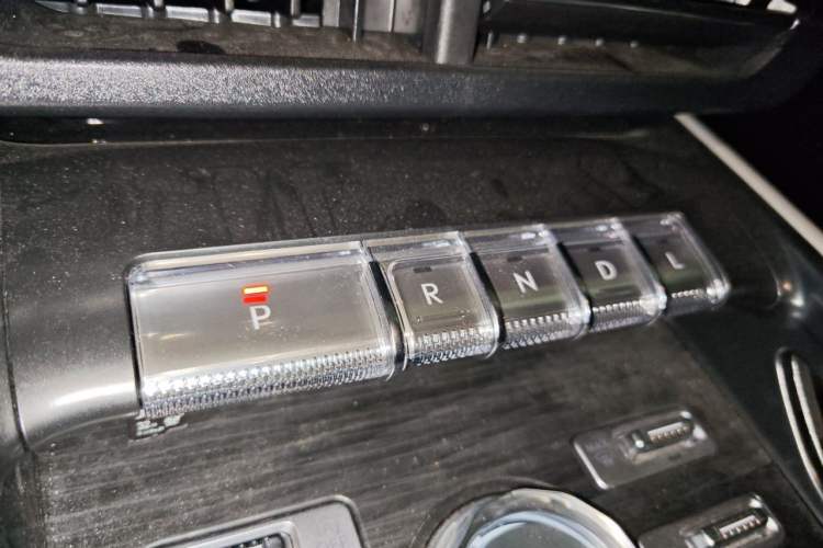 Used Lincoln Nautilus 2023 2.0T Four-Wheel Drive Luxury Edition Gear Lever