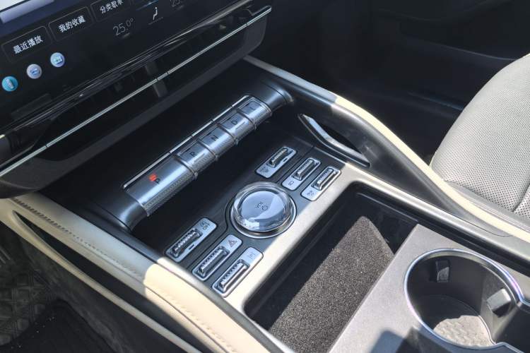 Used Lincoln Nautilus 2023 2.0T All-Wheel-Drive Luxury Edition Gear Lever