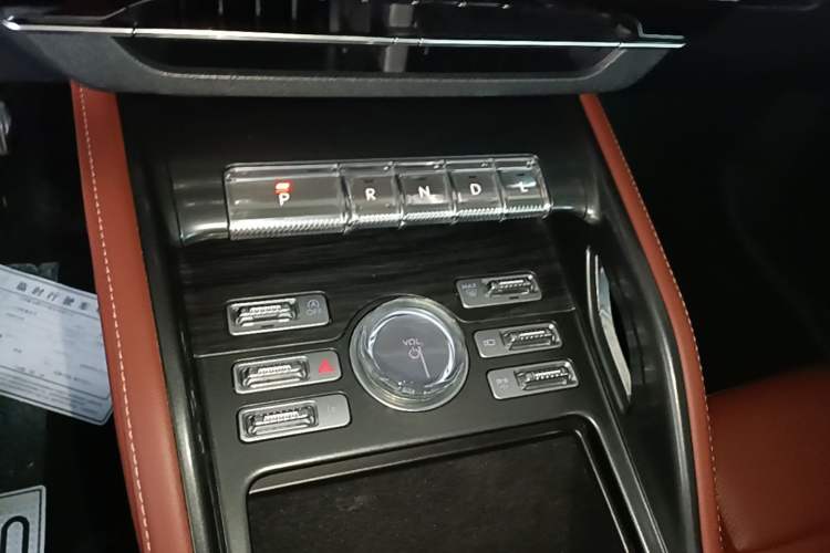 Used Lincoln Nautilus 2023 2.0T All-Wheel-Drive Luxury Edition Gear Lever