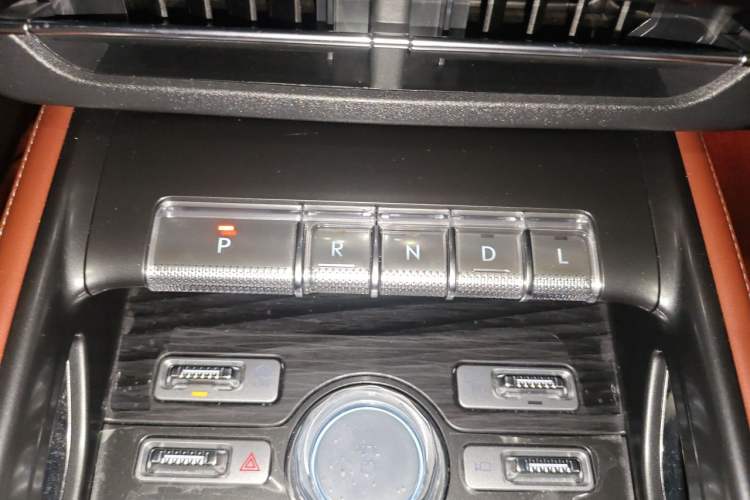 Used Lincoln Nautilus 2023 2.0T All-Wheel-Drive Luxury Hybrid Edition Gear Lever