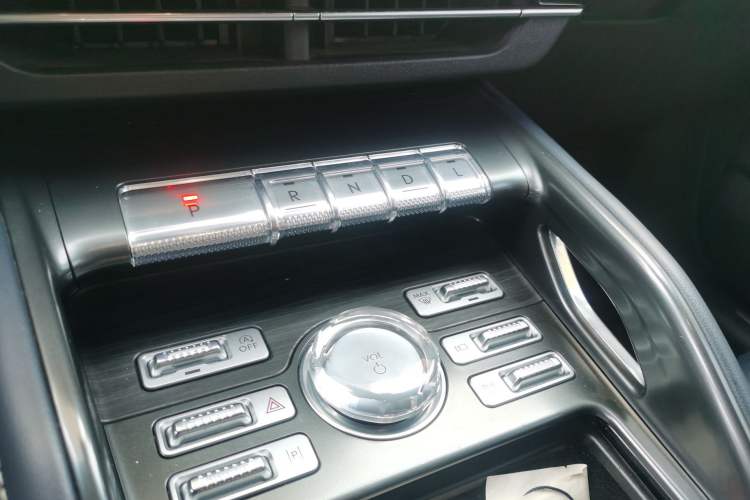 Used Lincoln Nautilus 2023 2.0T All-Wheel-Drive Luxury Edition Gear Lever