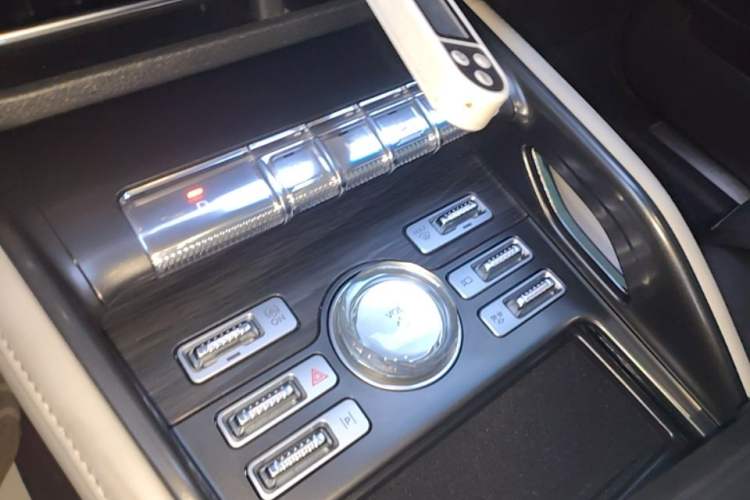Used Lincoln Nautilus 2023 2.0T All-Wheel-Drive Luxury Hybrid Edition Gear Lever