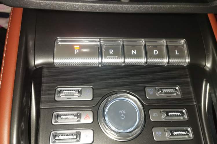Used Lincoln Nautilus 2023 2.0T All-Wheel-Drive Luxury Edition Gear Lever