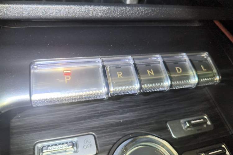 Used Lincoln Nautilus 2023 2.0T All-Wheel-Drive Luxury Edition Gear Lever