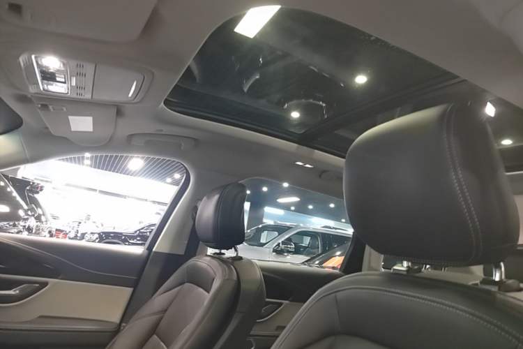 Used Lincoln Nautilus 2023 2.0T All-Wheel-Drive Luxury Hybrid Edition Headliner