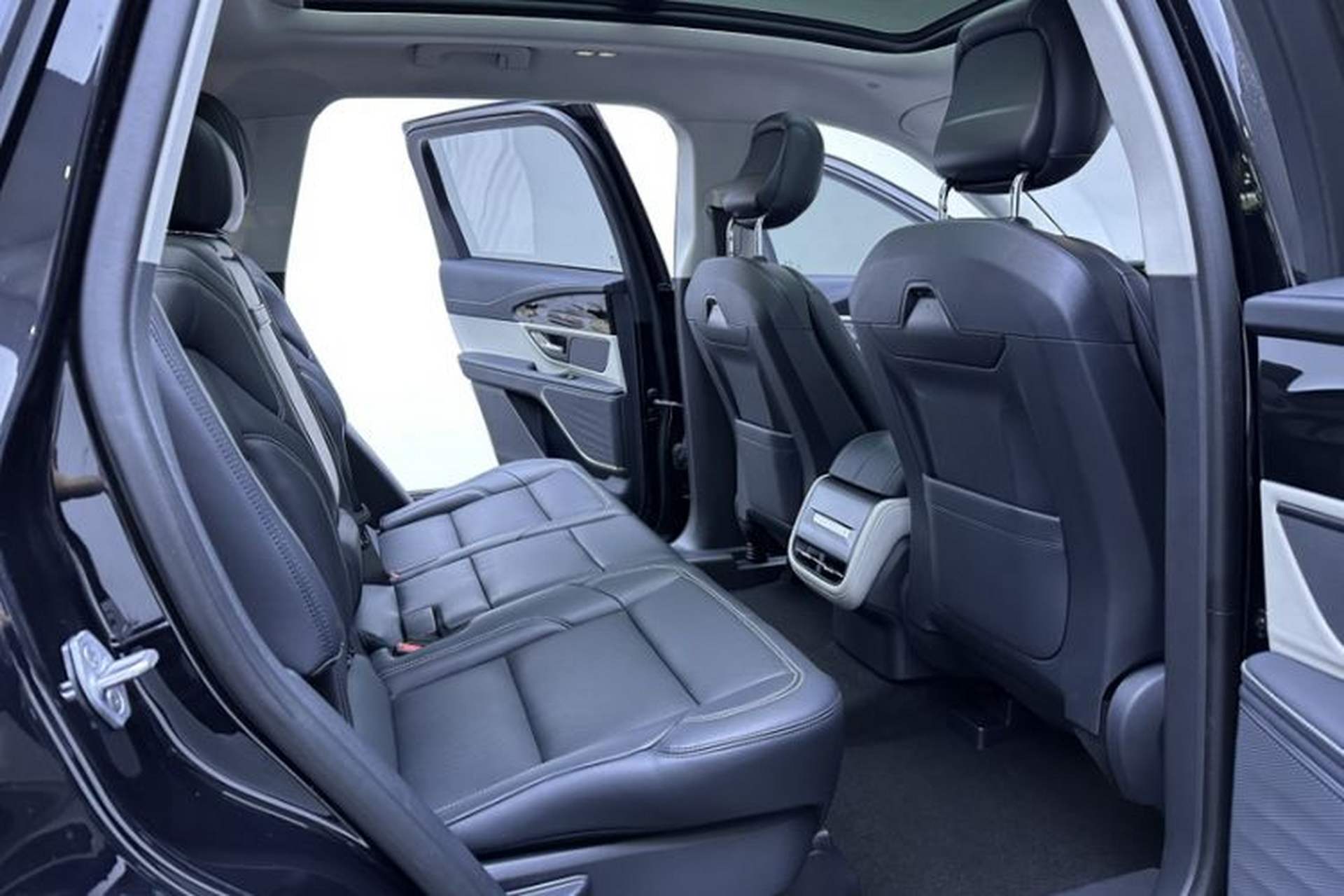 Used Lincoln Nautilus 2023 2.0T Four-Wheel Drive Luxury Edition Interior 2