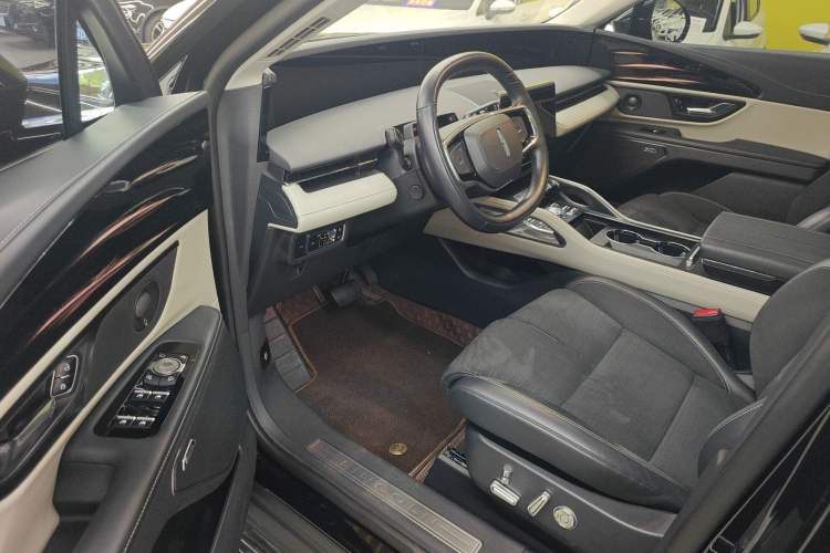 Used Lincoln Nautilus 2023 2.0T All-Wheel-Drive Zunrui Hybrid Version Interior 3