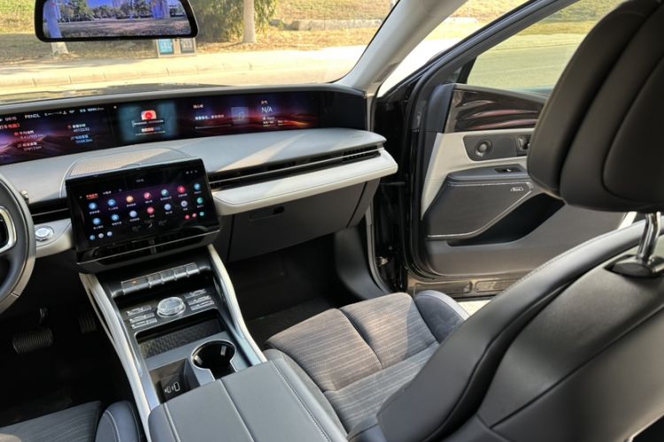 Used Lincoln Nautilus 2023 2.0T All-Wheel-Drive Zunrui Hybrid Version Interior 3