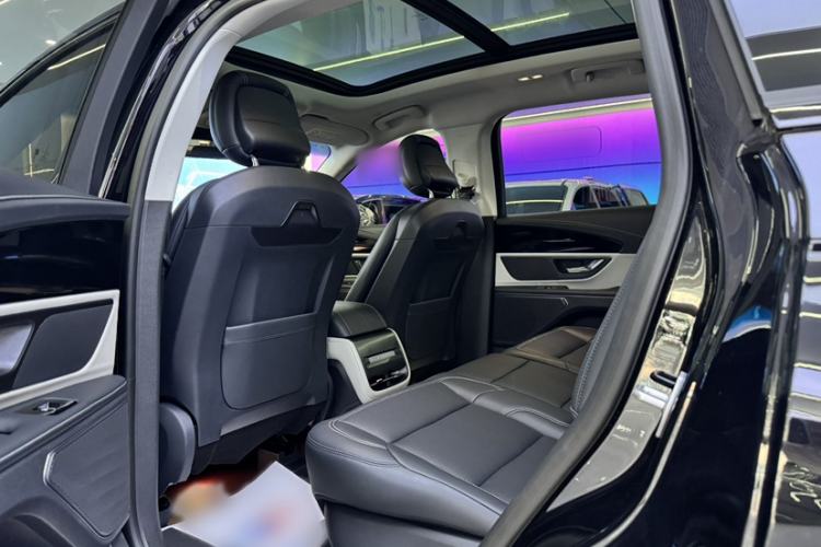 Used Lincoln Nautilus 2023 2.0T All-Wheel-Drive Luxury Hybrid Edition Interior 4