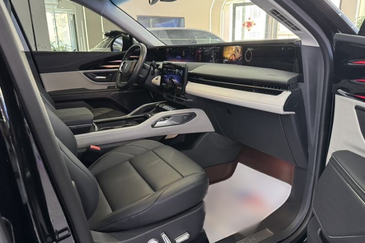 Used Lincoln Nautilus 2023 2.0T All-Wheel-Drive Luxury Hybrid Edition Interior 5