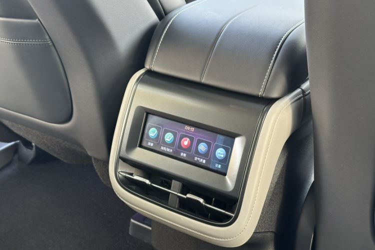 Used Lincoln Nautilus 2023 2.0T All-Wheel-Drive Zunrui Hybrid Version Interior 6