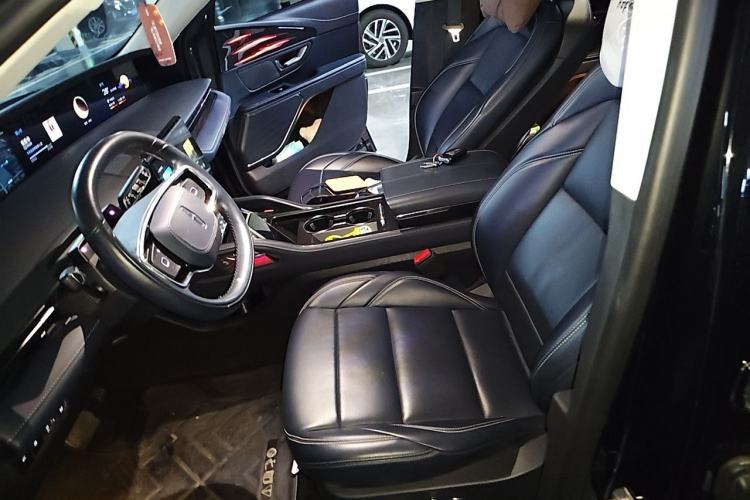 Used Lincoln Nautilus 2023 2.0T All-Wheel-Drive Luxury Edition Left Front Seat