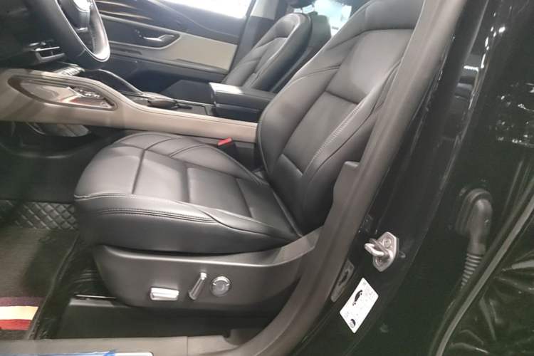 Used Lincoln Nautilus 2023 2.0T All-Wheel-Drive Luxury Hybrid Edition Left Front Seat