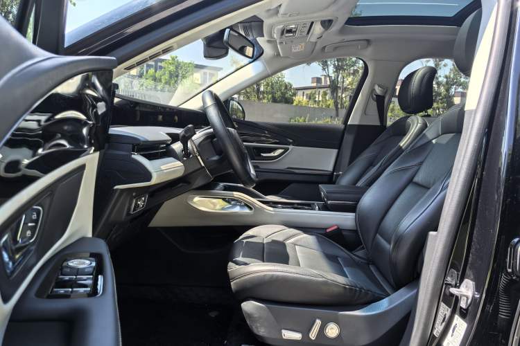 Used Lincoln Nautilus 2023 2.0T All-Wheel-Drive Luxury Edition Left Front Seat