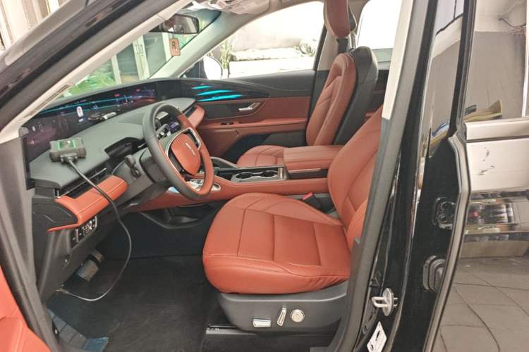 Used Lincoln Nautilus 2023 2.0T All-Wheel-Drive Luxury Hybrid Edition Left Front Seat