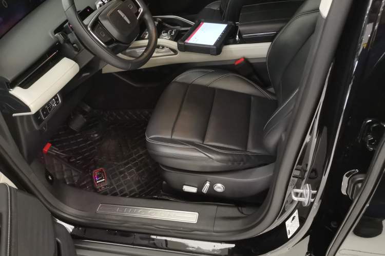 Used Lincoln Nautilus 2023 2.0T All-Wheel-Drive Luxury Edition Left Front Seat