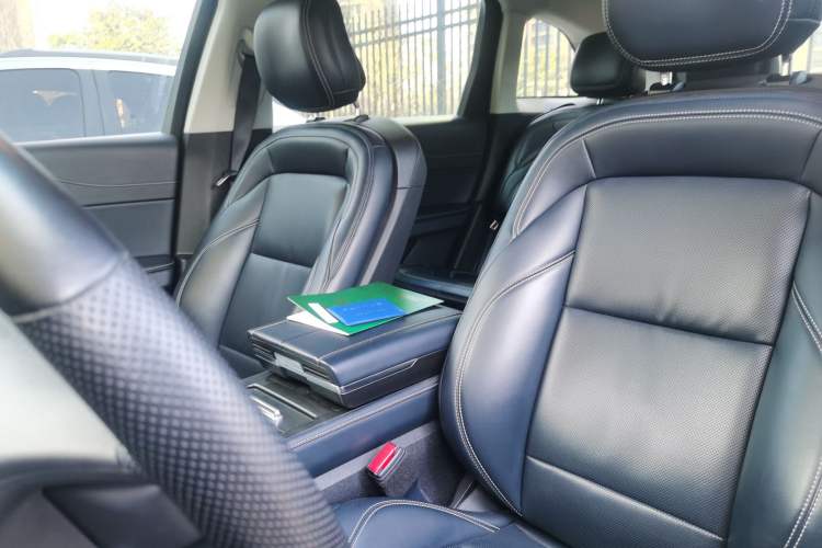 Used Lincoln Nautilus 2023 2.0T All-Wheel-Drive Luxury Edition Left Front Seat