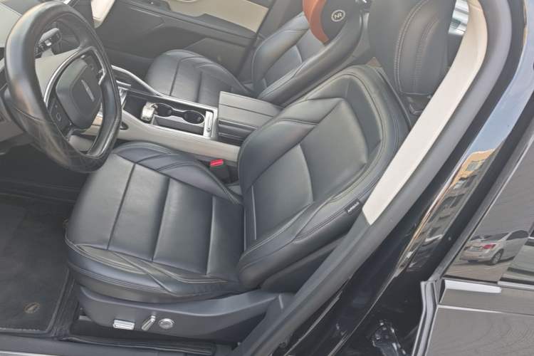 Used Lincoln Nautilus 2023 2.0T All-Wheel-Drive Luxury Edition Left Front Seat