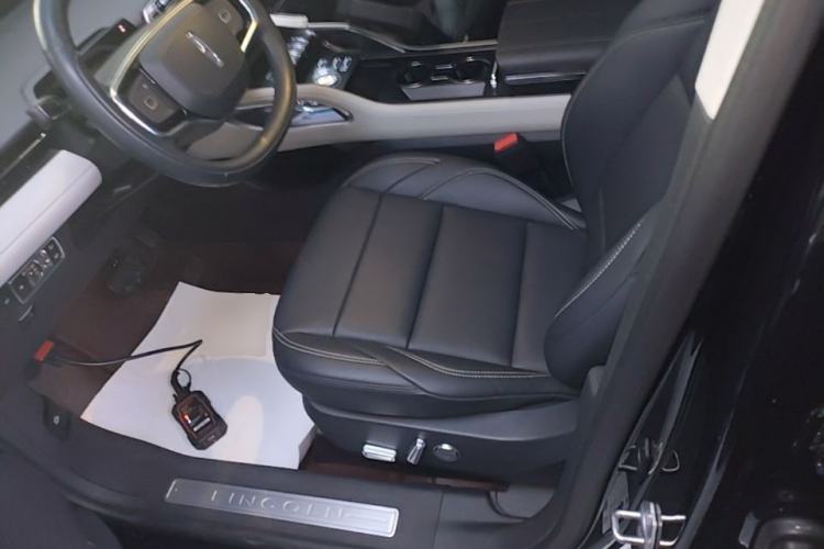 Used Lincoln Nautilus 2023 2.0T All-Wheel-Drive Luxury Hybrid Edition Left Front Seat