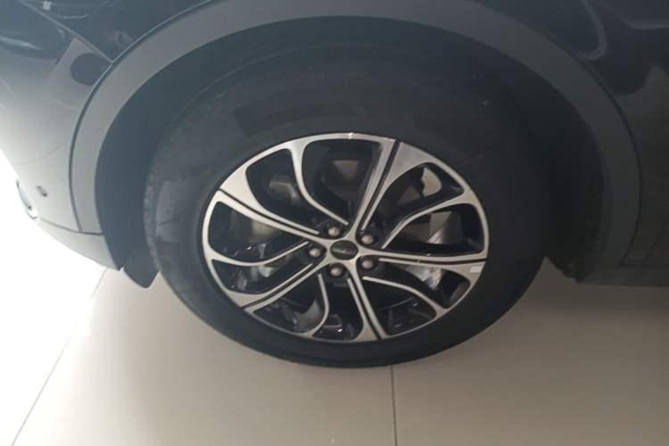 Used Lincoln Nautilus 2023 2.0T All-Wheel-Drive Luxury Edition Left Front Wheel Hub