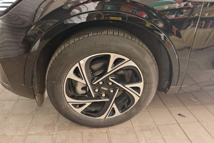 Used Lincoln Nautilus 2023 2.0T All-Wheel-Drive Luxury Hybrid Edition Left Front Wheel Hub