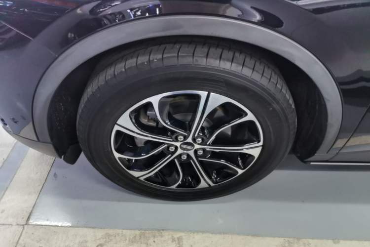 Used Lincoln Nautilus 2023 2.0T All-Wheel-Drive Luxury Edition Left Front Wheel Hub