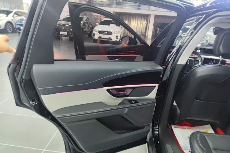 Used Lincoln Nautilus 2023 2.0T All-Wheel-Drive Luxury Edition Left Rear Door Interior