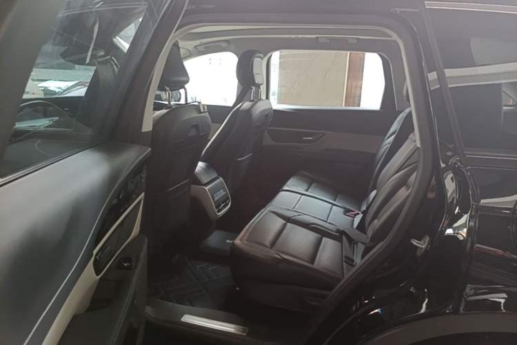 Used Lincoln Nautilus 2023 2.0T All-Wheel-Drive Luxury Edition Left Rear Seat