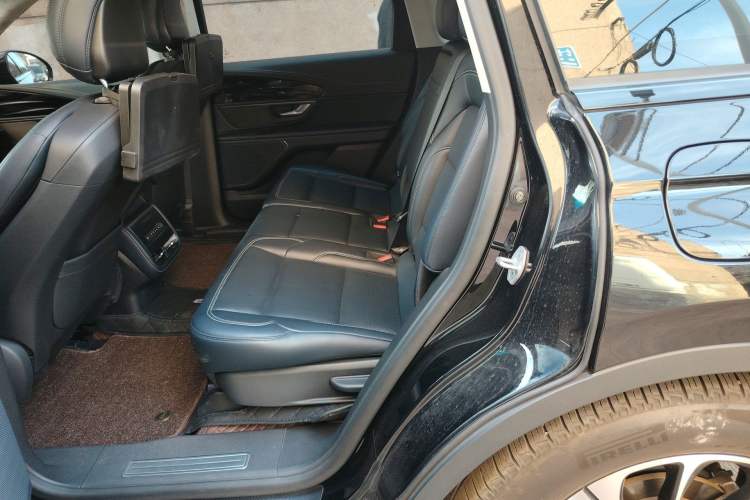 Used Lincoln Nautilus 2023 2.0T All-Wheel-Drive Luxury Edition Left Rear Seat