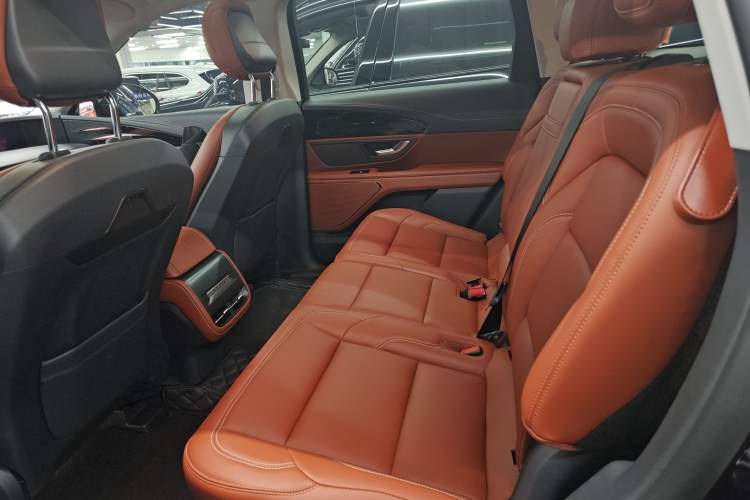 Used Lincoln Nautilus 2023 2.0T All-Wheel-Drive Luxury Hybrid Edition Left Rear Seat