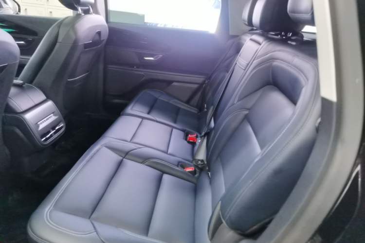 Used Lincoln Nautilus 2023 2.0T All-Wheel-Drive Luxury Edition Left Rear Seat