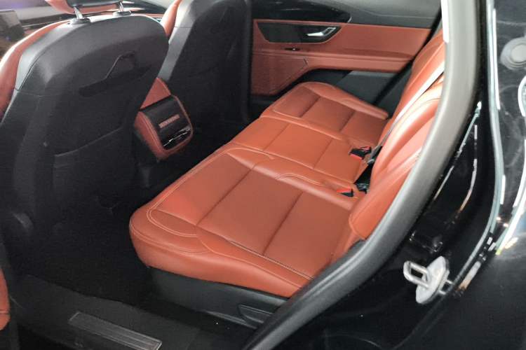Used Lincoln Nautilus 2023 2.0T All-Wheel-Drive Luxury Edition Left Rear Seat