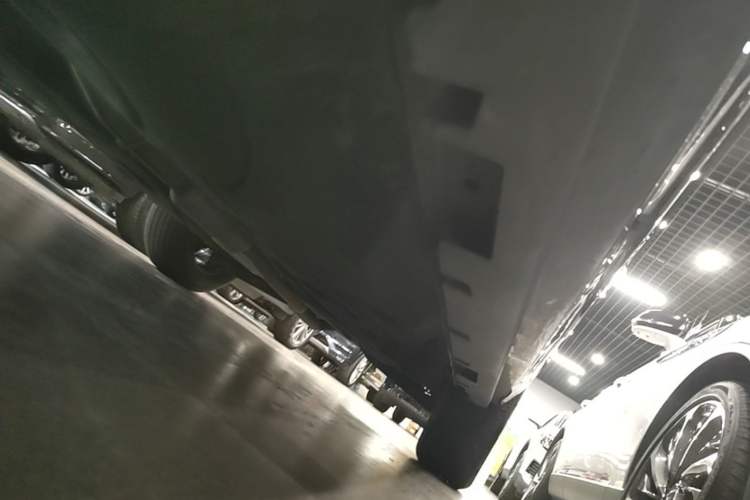 Used Lincoln Nautilus 2023 2.0T All-Wheel-Drive Luxury Hybrid Edition Left Side Sill