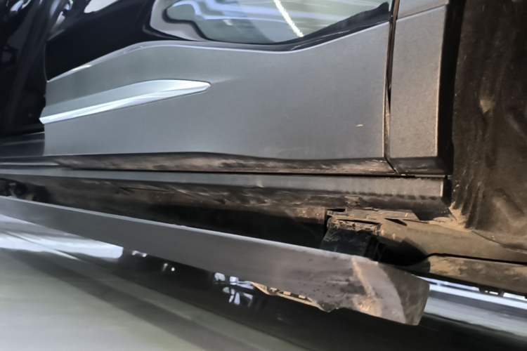 Used Lincoln Nautilus 2023 2.0T Four-Wheel Drive Luxury Edition Left Side Sill