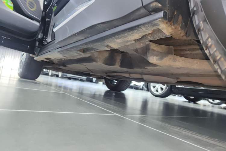Used Lincoln Nautilus 2023 2.0T All-Wheel-Drive Luxury Edition Left Side Sill