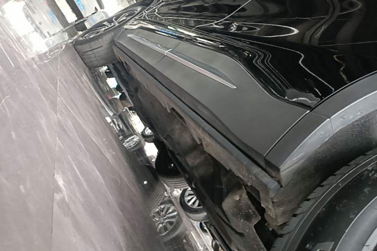 Used Lincoln Nautilus 2023 2.0T All-Wheel-Drive Luxury Edition Left Side Sill