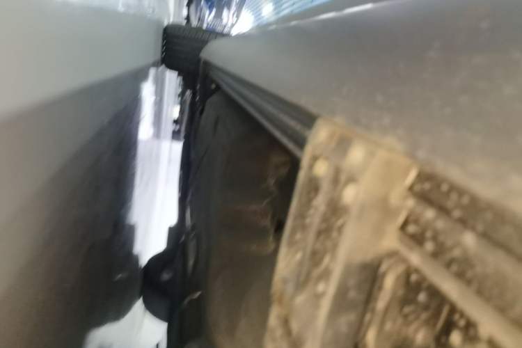 Used Lincoln Nautilus 2023 2.0T All-Wheel-Drive Luxury Edition Left Side Sill