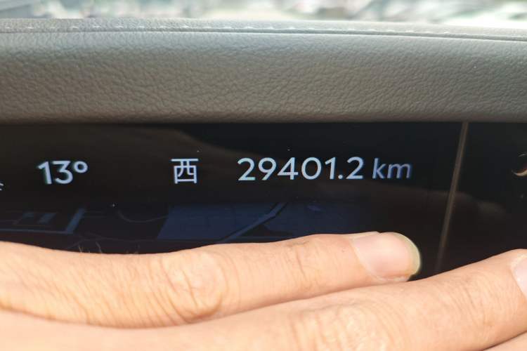 Used Lincoln Nautilus 2023 2.0T All-Wheel-Drive Zunrui Hybrid Version Odometer Close Up