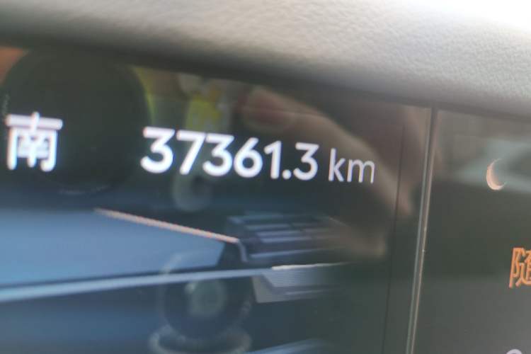 Used Lincoln Nautilus 2023 2.0T All-Wheel-Drive Luxury Edition Odometer Close Up
