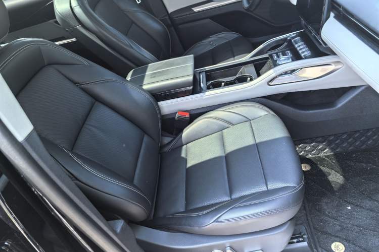 Used Lincoln Nautilus 2023 2.0T All-Wheel-Drive Luxury Edition Right Front Seat