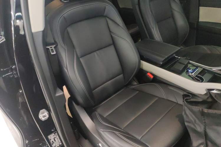 Used Lincoln Nautilus 2023 2.0T All-Wheel-Drive Luxury Edition Right Front Seat