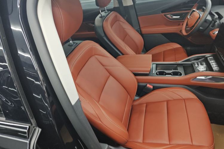 Used Lincoln Nautilus 2023 2.0T All-Wheel-Drive Luxury Hybrid Edition Right Front Seat