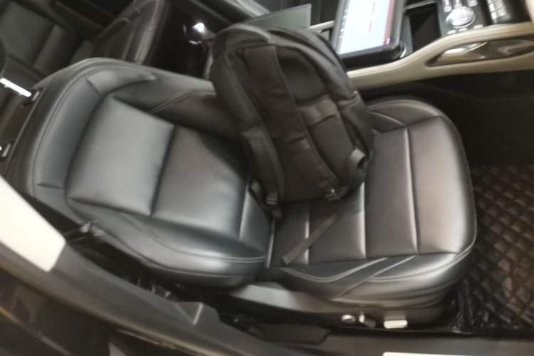 Used Lincoln Nautilus 2023 2.0T All-Wheel-Drive Luxury Edition Right Front Seat