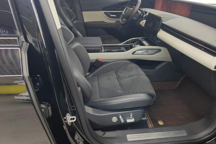 Used Lincoln Nautilus 2023 2.0T All-Wheel-Drive Zunrui Hybrid Version Right Front Seat