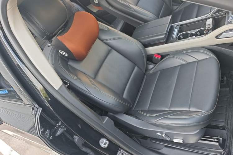 Used Lincoln Nautilus 2023 2.0T All-Wheel-Drive Luxury Edition Right Front Seat