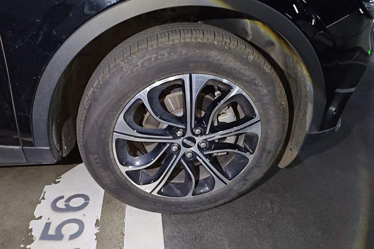Used Lincoln Nautilus 2023 2.0T All-Wheel-Drive Luxury Edition Right Front Wheel Hub