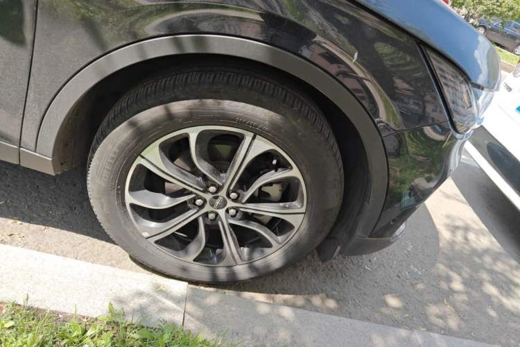 Used Lincoln Nautilus 2023 2.0T All-Wheel-Drive Luxury Edition Right Front Wheel Hub