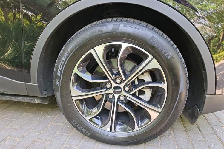 Used Lincoln Nautilus 2023 2.0T All-Wheel-Drive Luxury Edition Right Front Wheel Hub