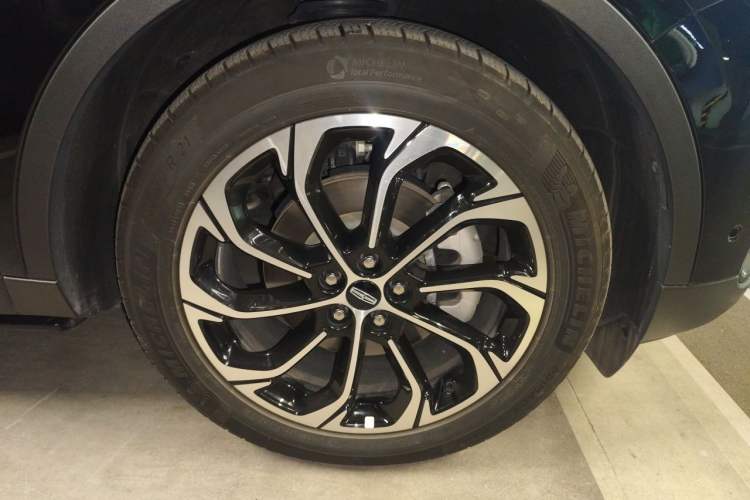 Used Lincoln Nautilus 2023 2.0T Four-Wheel Drive Zunrui Version Right Front Wheel Hub