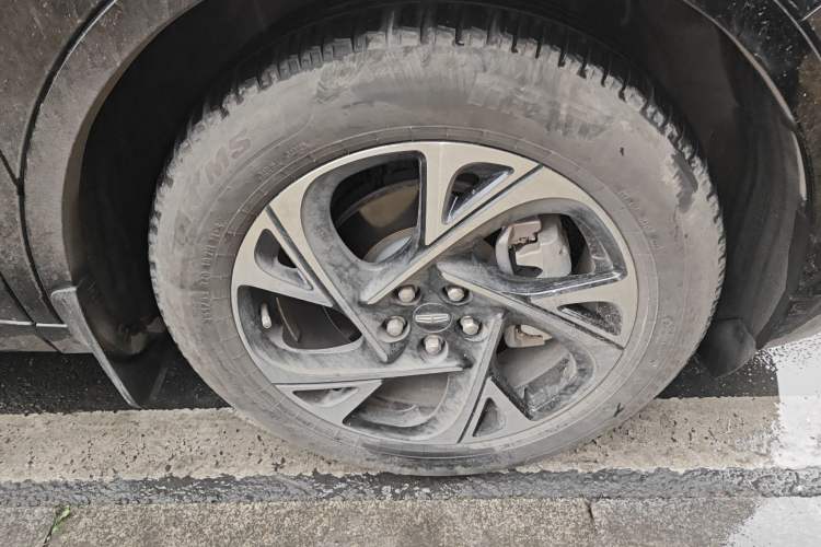 Used Lincoln Nautilus 2023 2.0T All-Wheel-Drive Luxury Hybrid Edition Right Front Wheel Hub